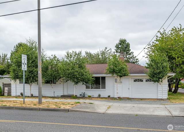 Property at 110 N Oak Harbor Rd, Oak Harbor, WA 98277, 3 beds, 1 bath