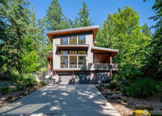 Property at 1515 38th St, Bellingham, WA 98229, 3 beds, 3 baths