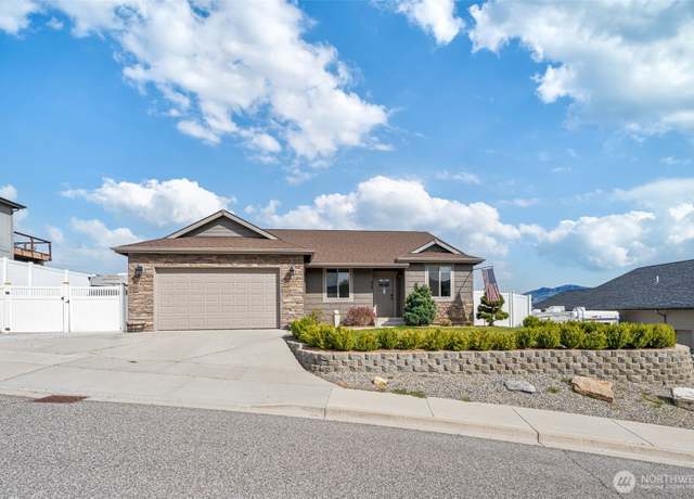 Property at 609 S James Ave, East Wenatchee, WA 98802, 4 beds, 2 baths