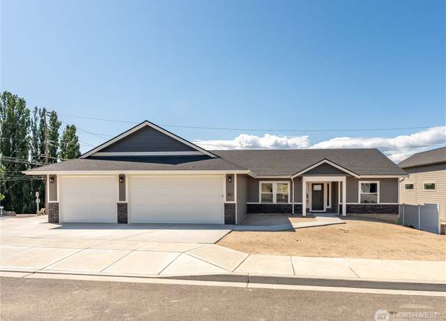 Property at 812 N Newport Lp, East Wenatchee, WA 98802, 3 beds, 2.5 baths