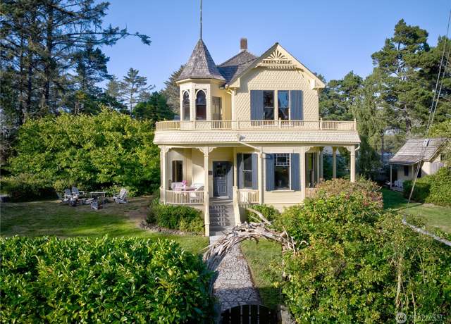 Property at 1103 37th Pl, Seaview, WA 98644, 3 beds, 1.5 baths