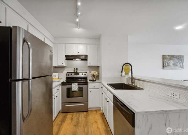 Property at 9200 Greenwood Ave N #206, Seattle, WA 98103, 1 bed, 1 bath