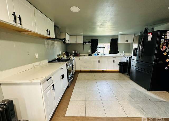Property at 24500 Russell Rd #60, Kent, WA 98032, 2 beds, 1 bath