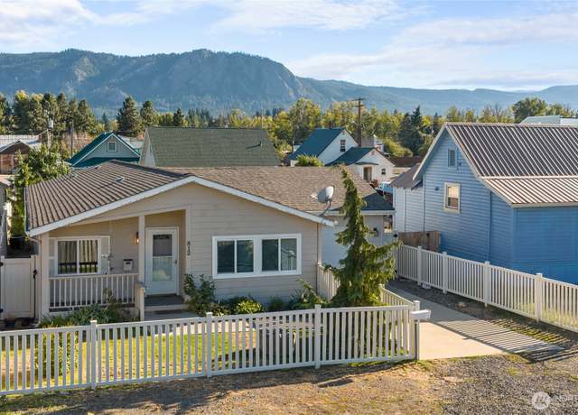 Property at 812 E Second St, Cle Elum, WA 98922, 3 beds, 2 baths
