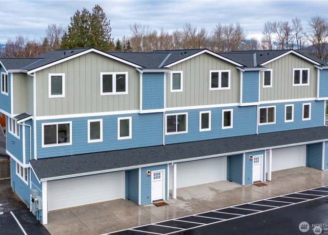 Property at 1024 N 8th St, Mount Vernon, WA 98273, 6 beds, 3 baths