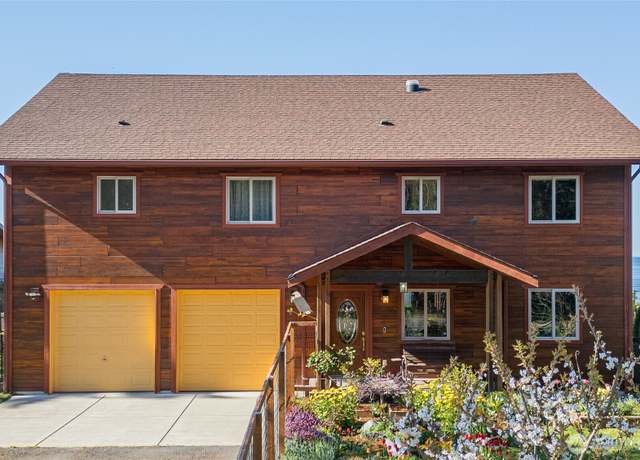 Property at 570 E Bluff Dr, Port Angeles, WA 98362, 3 beds, 2.5 baths