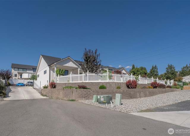 Property at 865 S Mary, East Wenatchee, WA 98802, 3 beds, 3.5 baths