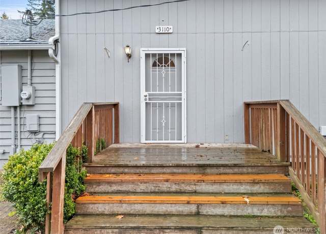 Property at 3110 E 19th St, Bremerton, WA 98310, 2 beds, 1 bath