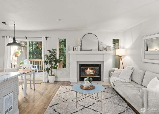 Property at 5010 168th St Unit C, Lynnwood, WA 98037, 3 beds, 2.5 baths