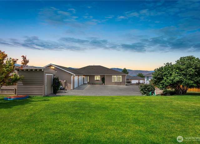 Property at 73 S Meadowbrook Ln, East Wenatchee, WA 98802, 3 beds, 2 baths