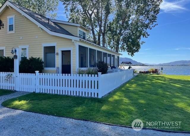 Property at 117 Barefoot Ln E, Oroville, WA 98844, 3 beds, 3 baths