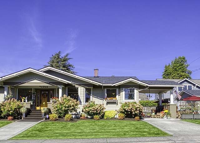 Property at 1305 10th St, Everett, WA 98201, 3 beds, 2 baths