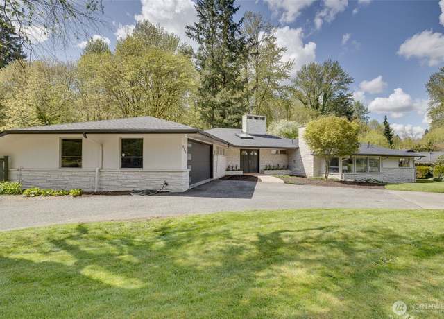 Property at 415 Front St S, Issaquah, WA 98027, 4 beds, 2.5 baths