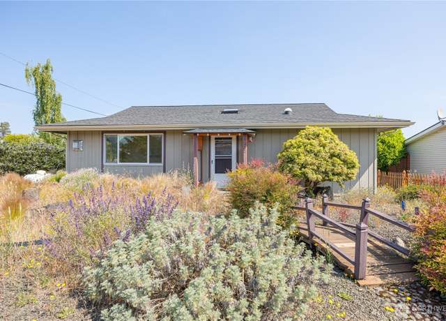 Property at 702 E Alder, Sequim, WA 98382, 2 beds, 2 baths