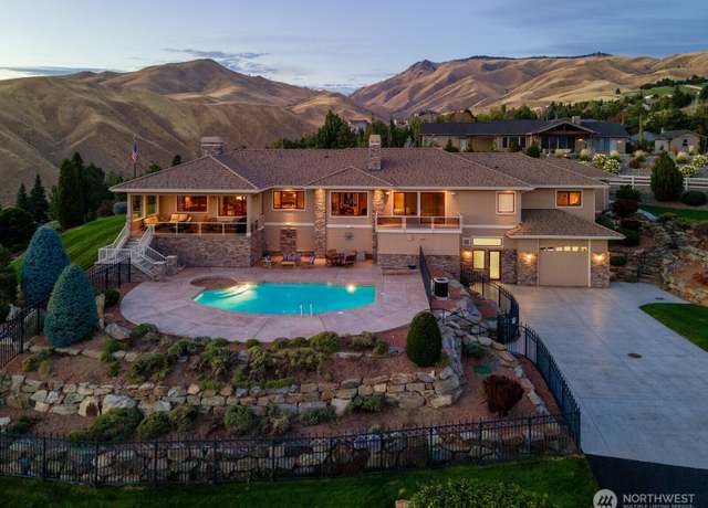 Property at 4065 W Eaglerock Dr, Wenatchee, WA 98801, 4 beds, 3.5 baths
