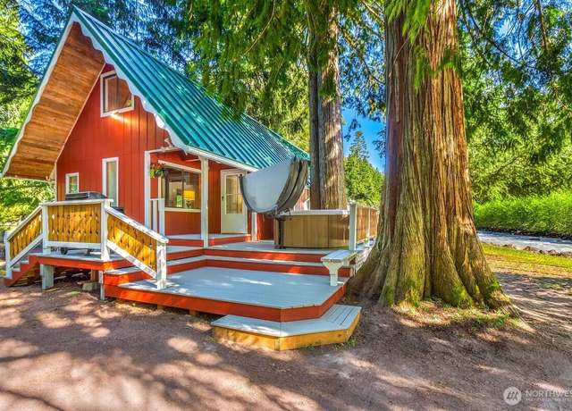 Property at 11318 583rd Ave E, Enumclaw, WA 98022, 1 bed, 2.5 baths