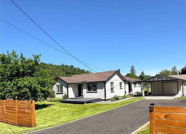 Property at 221 N 4th Ave, Algona, WA 98001, 3 beds, 2 baths