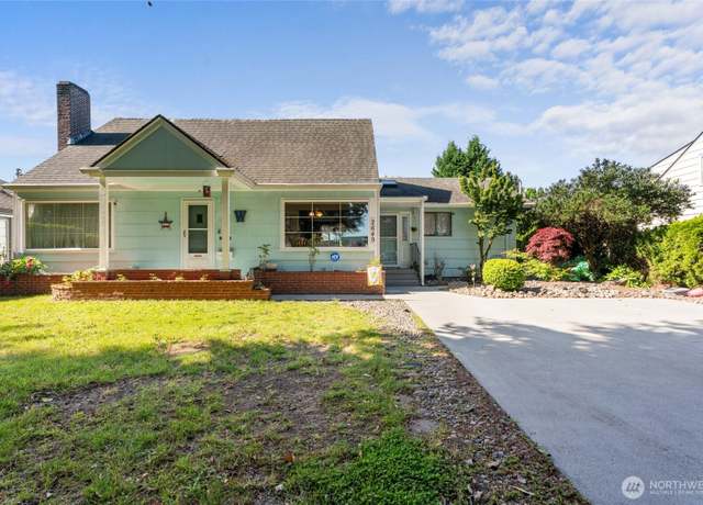 Property at 2649 Louisiana St, Longview, WA 98632, 3 beds, 3 baths