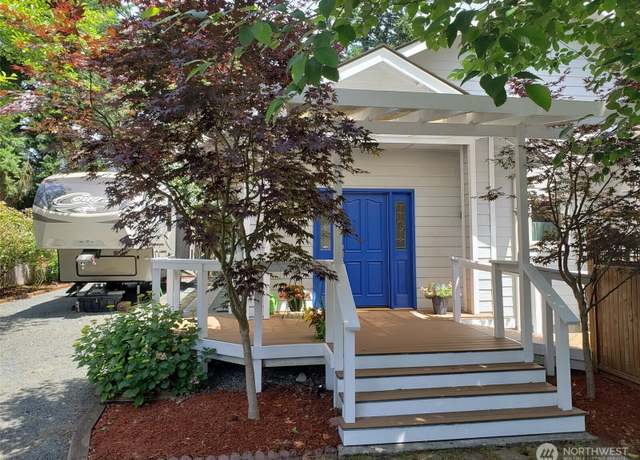 Property at 18208 25th Ave NE, Lake Forest Park, WA 98155, 3 beds, 2.5 baths