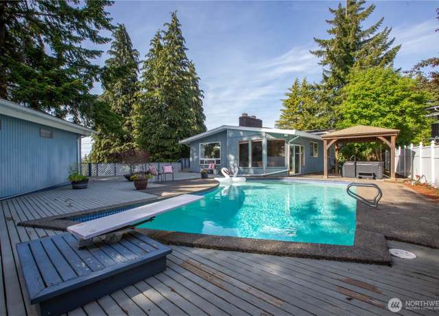 Property at 4302 Elwood Dr W, University Place, WA 98466, 5 beds, 2.5 baths