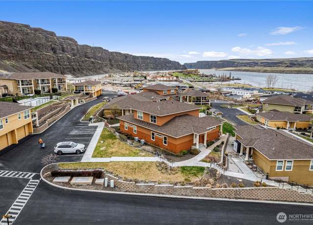 Property at 9122 NW Red Hawk Ln Unit A76, Quincy, WA 98121, 2 beds, 2.5 baths