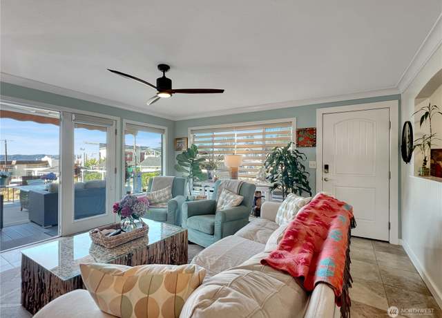 Property at 903 S 281st St, Des Moines, WA 98198, 2 beds, 1.5 baths