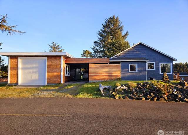 Property at 211 NW 25th St, Long Beach, WA 98631, 3 beds, 2 baths