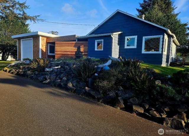 Property at 211 NW 25th St, Long Beach, WA 98631, 3 beds, 2 baths