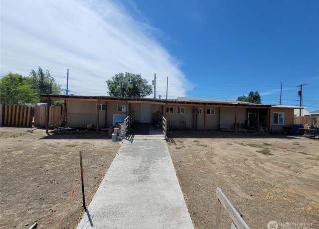 Property at 9951 & 9939 Highland Dr NE, Moses Lake, WA 98837, 2 beds, 1.5 baths