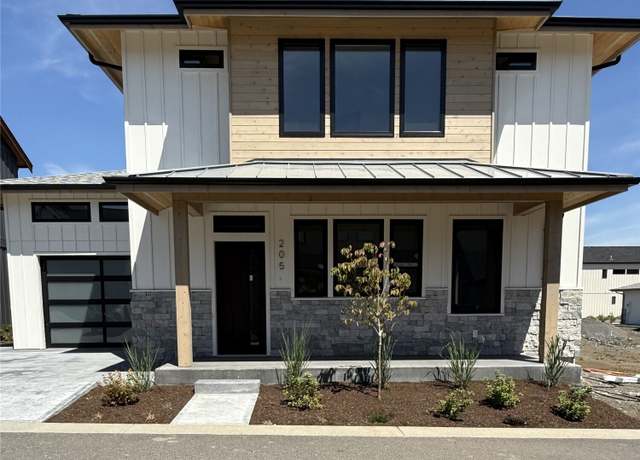 Property at 205 Pebblebrook Dr, Lynden, WA 98264, 3 beds, 2.5 baths