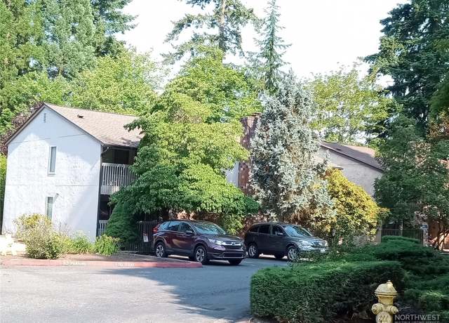 Property at 12602 NE 118th St, Kirkland, WA 98034, 8 beds, 4 baths