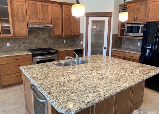 Property at 1051 N Baker St Unit B203, East Wenatchee, WA 98802, 2 beds, 2 baths