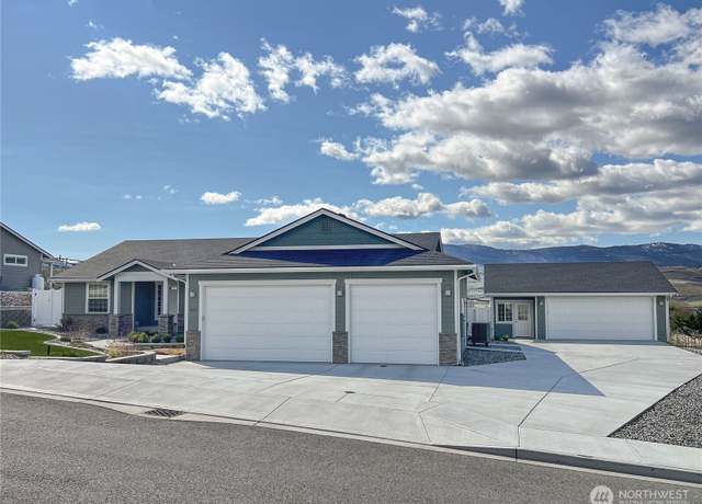 Property at 647 S Newton Ave, East Wenatchee, WA 98802, 3 beds, 2.5 baths