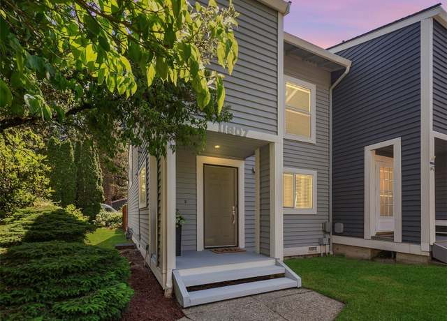 Property at 11807 NE 105th Ct, Kirkland, WA 98033, 1 bed, 1.5 baths