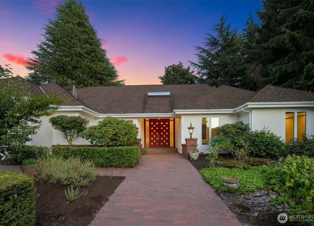 Property at 3734 113th Ave NE, Bellevue, WA 98004, 3 beds, 2.5 baths