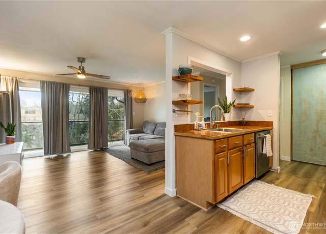 Property at 19428 Aurora Ave N #431, Shoreline, WA 98133, 1 bed, 1 bath