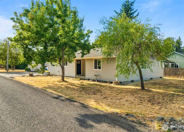 Property at 750 W Vine St, Chehalis, WA 98532, 4 beds, 2 baths