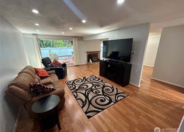 Property at 2703 SE Fir St SE, Auburn, WA 98092, 2 beds, 1.5 baths