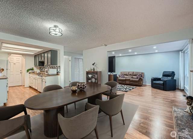 Property at 2703 SE Fir St SE, Auburn, WA 98092, 2 beds, 1.5 baths