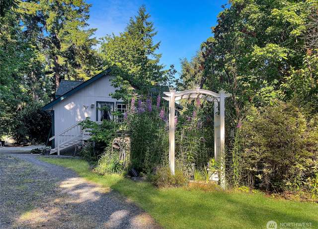 Property at 890 W Wynwood Dr, Shelton, WA 98584, 3 beds, 2.5 baths