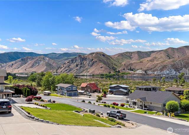 Property at 340 W Beach Dr, Orondo, WA 98843, 3 beds, 3 baths