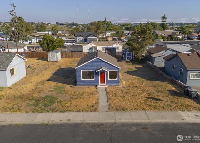 Property at 2135 W Neppel St, Moses Lake, WA 98837, 2 beds, 1 bath