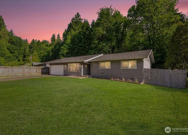 Property at 108 Lomor Dr, Longview, WA 98632, 3 beds, 2 baths