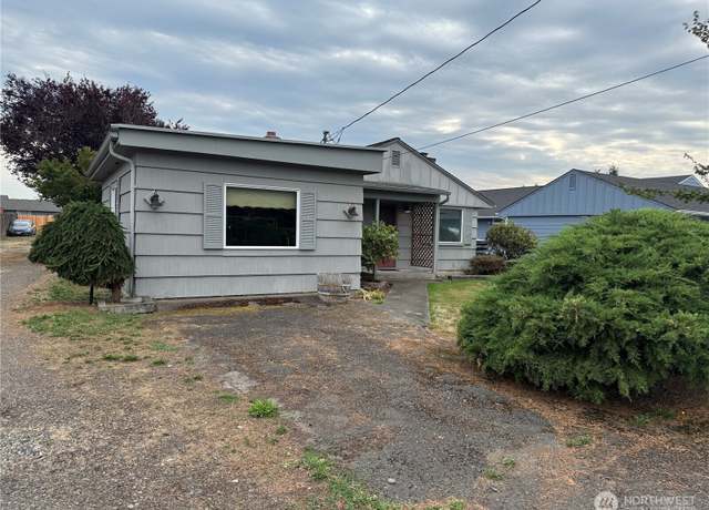 Property at 1935 Snively Ave, Chehalis, WA 98532, 3 beds, 2 baths