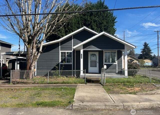Property at 1314 S 4th Ave, Kelso, WA 98626, 2 beds, 1 bath