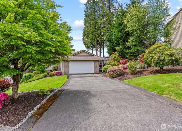 Property at 8 Clearview Dr, Longview, WA 98632, 3 beds, 2 baths