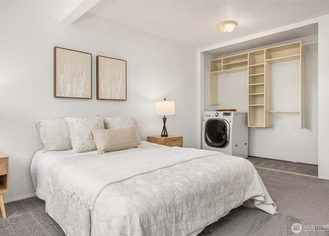 Property at 19428 Aurora Ave N #427, Shoreline, WA 98133, 1 bed, 1 bath