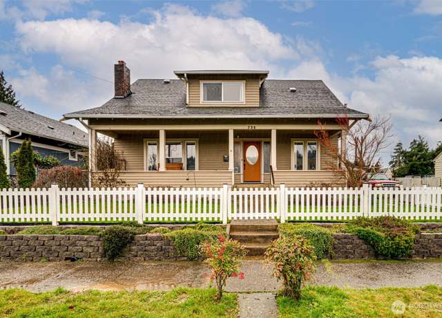 Property at 735 NW New York Ave, Chehalis, WA 98532, 3 beds, 2 baths
