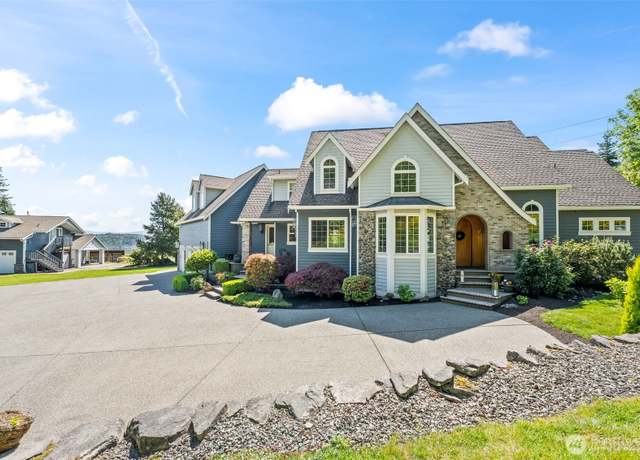 Property at 14028 104th Street Ct E, Puyallup, WA 98374, 4 beds, 5 baths