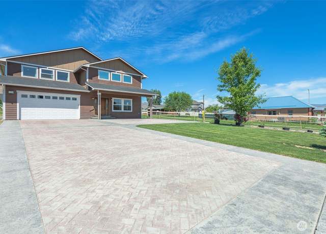 Property at 1718 Okanogan Ave, Wenatchee, WA 98801, 4 beds, 3.5 baths